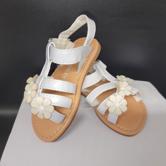 Laura Ashley - Picture 3 of 4